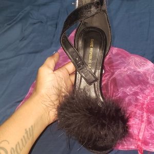 Black shoe with fur